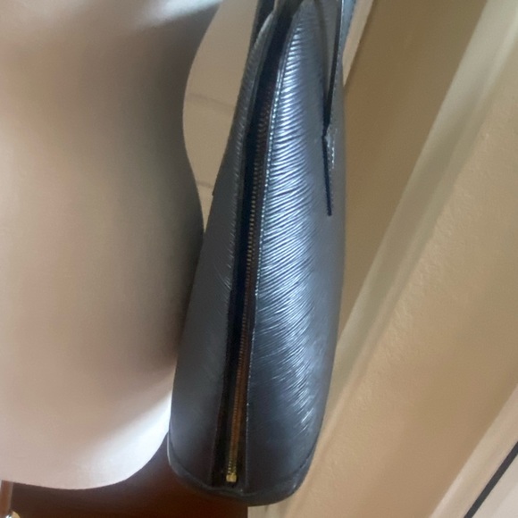 Louis Vuitton Lussac Epi Leather Shoulder Bag - Picture 5 of 16